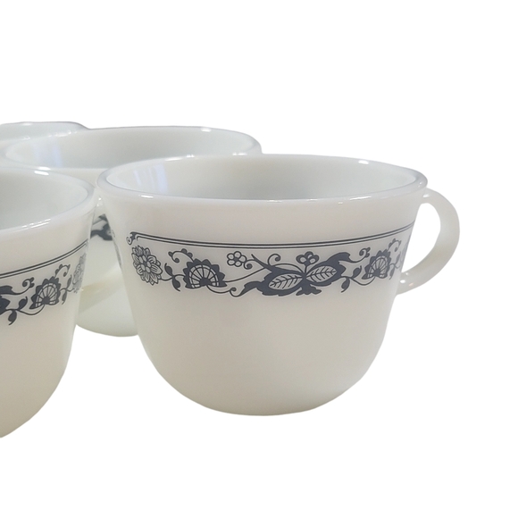 Vintage Pyrex Old Town Blue Onion set of 5 Coffee Tea Cup Mugs - Picture 5 of 10